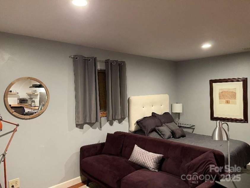 5434 Beckhaven Lane, Charlotte, NC 28216.  MLS# CAR4235338, YatesRealty ID 3175. Guest House