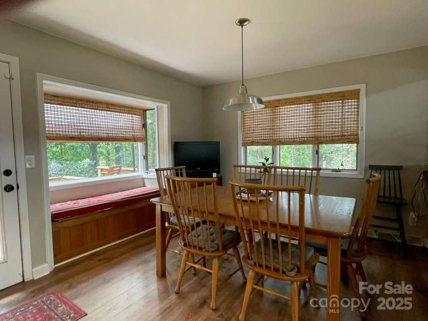 5434 Beckhaven Lane, Charlotte, NC 28216.  MLS# CAR4330987, YatesRealty ID 3175. Dining Room with Bay Window to view of the back yard. 