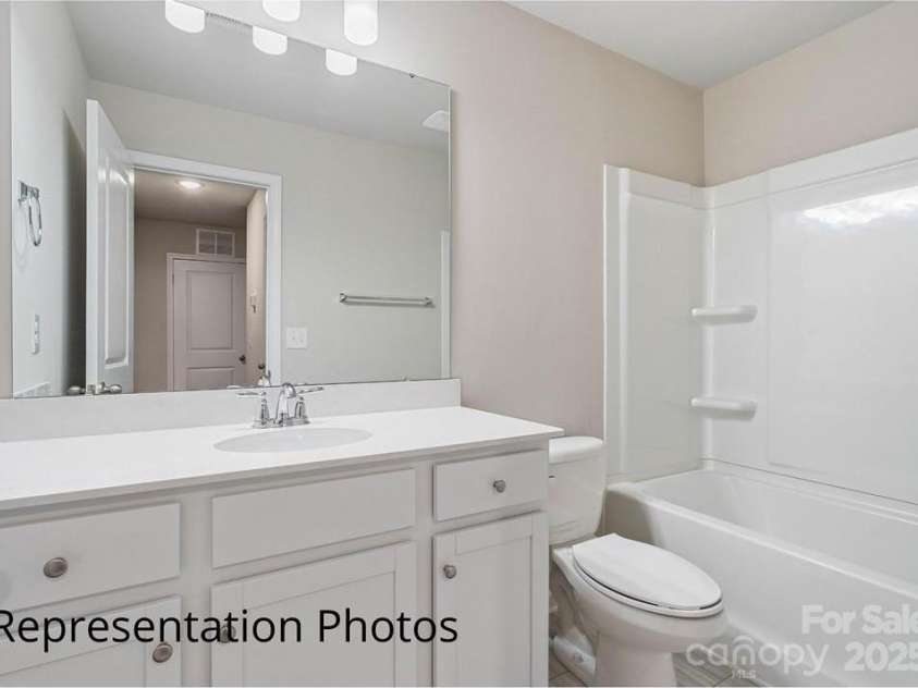 2013 McDonald Drive, Charlotte, NC 28216.  MLS# CAR4281636, YatesRealty ID 31751. 