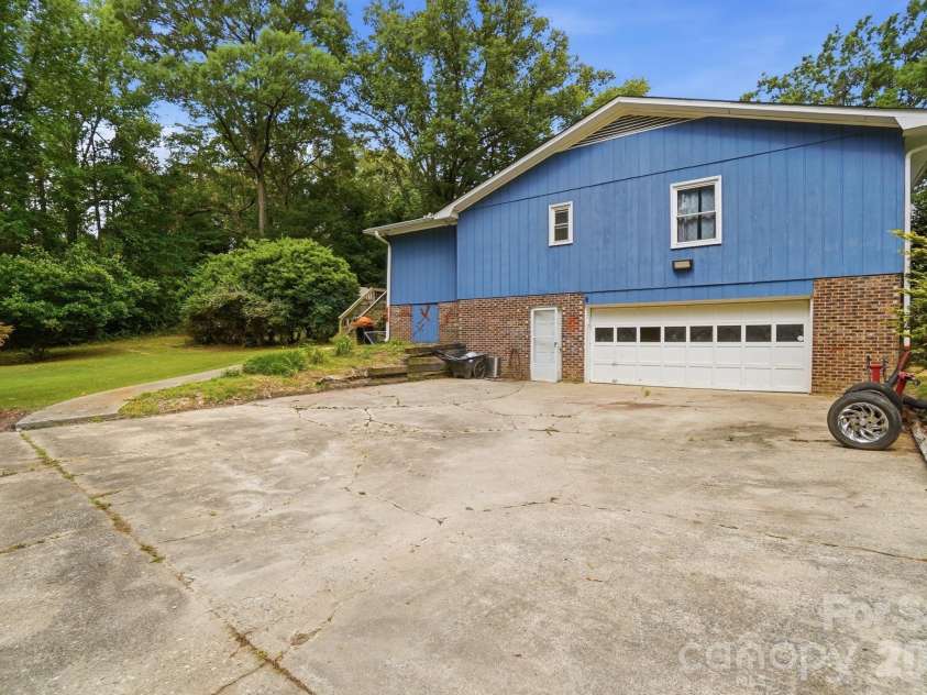 214 Griffin Lane, Marshville, NC 28103.  MLS# CAR4389855, YatesRealty ID 31752. 