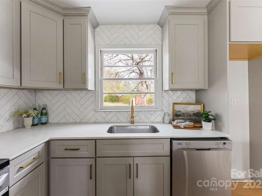 2232 Glenraven Avenue, Gastonia, NC 28052.  MLS# CAR4267918, YatesRealty ID 31752. 