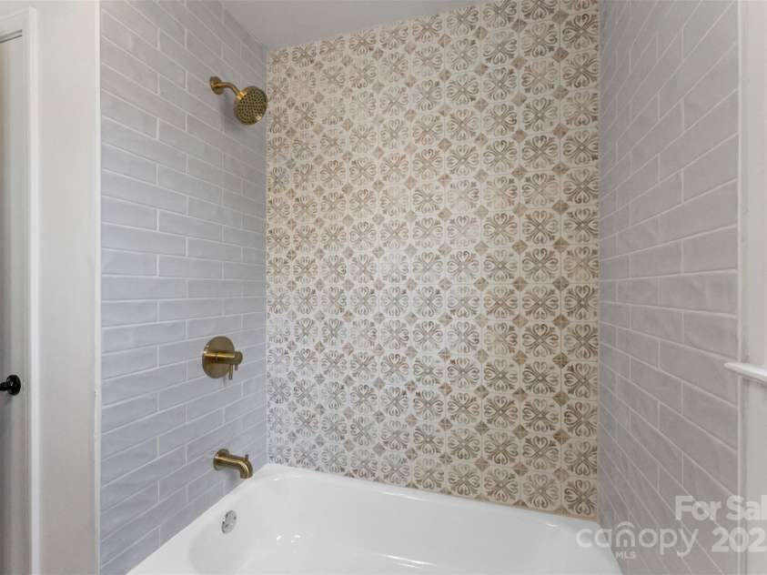 2232 Glenraven Avenue, Gastonia, NC 28052.  MLS# CAR4267918, YatesRealty ID 31752. 