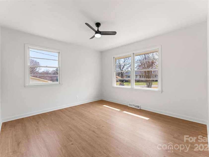 2232 Glenraven Avenue, Gastonia, NC 28052.  MLS# CAR4267918, YatesRealty ID 31752. 