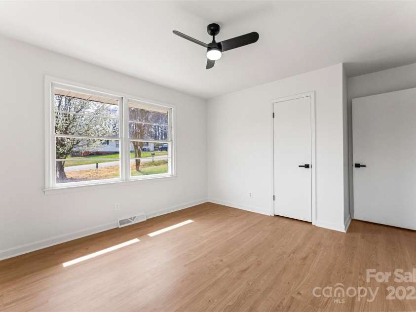 2232 Glenraven Avenue, Gastonia, NC 28052.  MLS# CAR4267918, YatesRealty ID 31752. 