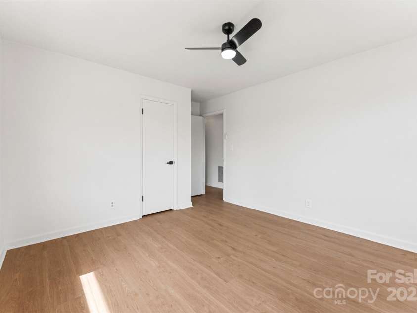 2232 Glenraven Avenue, Gastonia, NC 28052.  MLS# CAR4267918, YatesRealty ID 31752. 