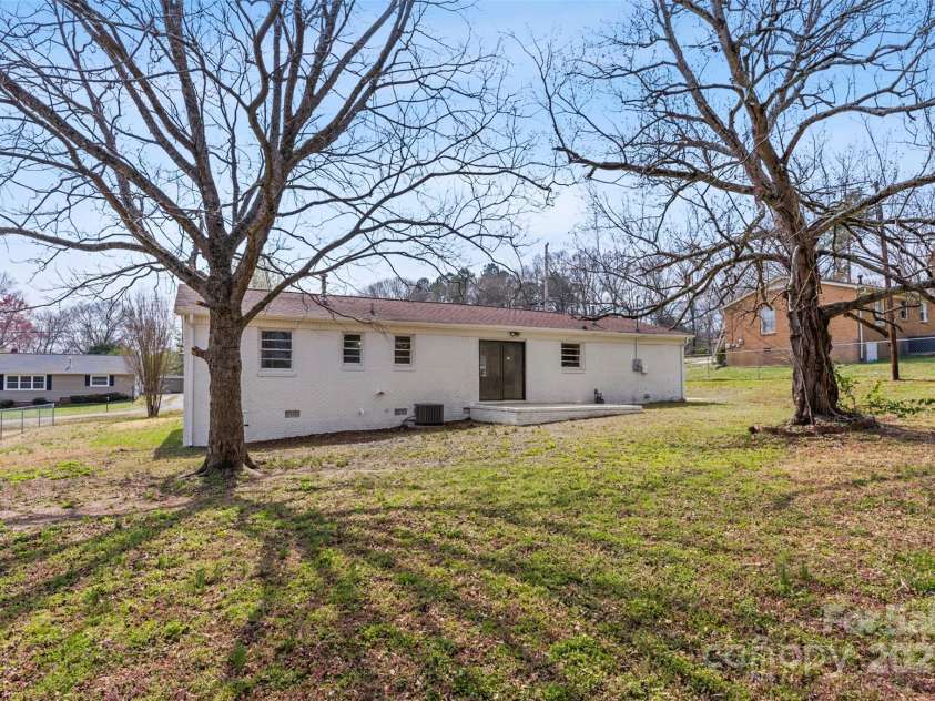 2232 Glenraven Avenue, Gastonia, NC 28052.  MLS# CAR4267918, YatesRealty ID 31752. 