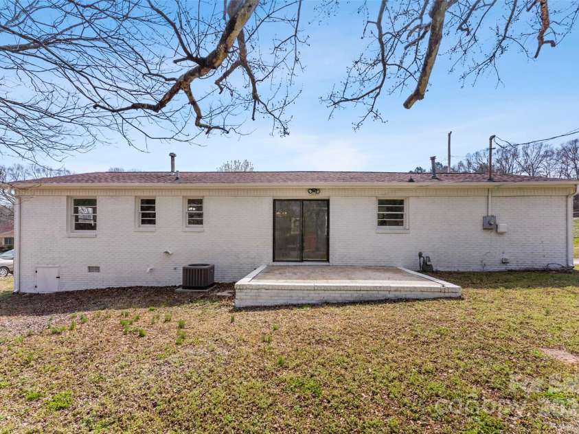 2232 Glenraven Avenue, Gastonia, NC 28052.  MLS# CAR4267918, YatesRealty ID 31752. 