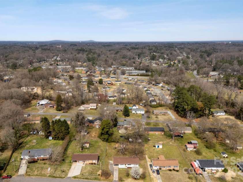 2232 Glenraven Avenue, Gastonia, NC 28052.  MLS# CAR4267918, YatesRealty ID 31752. 