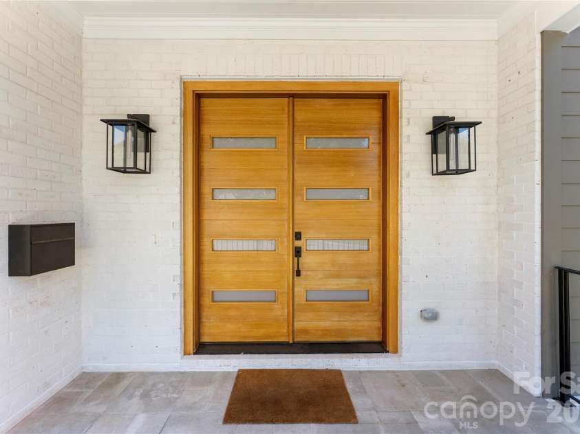 1550 Coventry Road, Charlotte, NC 28211.  MLS# CAR4406739, YatesRealty ID 31753. 