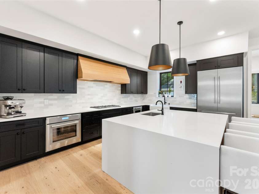1550 Coventry Road, Charlotte, NC 28211.  MLS# CAR4406739, YatesRealty ID 31753. 