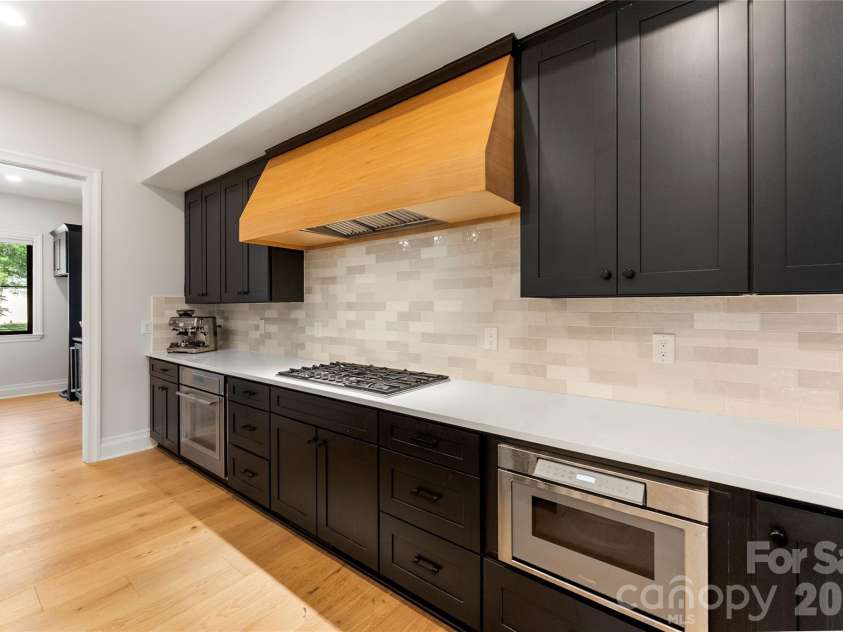 1550 Coventry Road, Charlotte, NC 28211.  MLS# CAR4406739, YatesRealty ID 31753. 