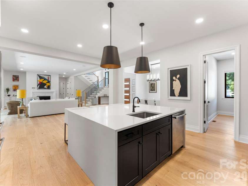 1550 Coventry Road, Charlotte, NC 28211.  MLS# CAR4406739, YatesRealty ID 31753. 