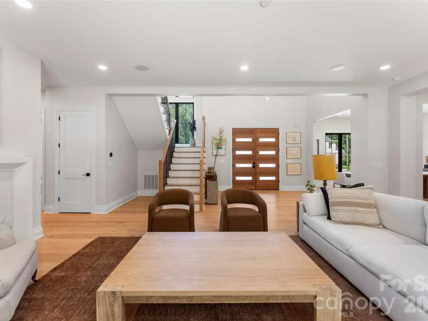 1550 Coventry Road, Charlotte, NC 28211.  MLS# CAR4406739, YatesRealty ID 31753. 