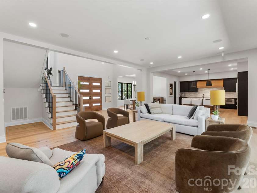 1550 Coventry Road, Charlotte, NC 28211.  MLS# CAR4406739, YatesRealty ID 31753. 