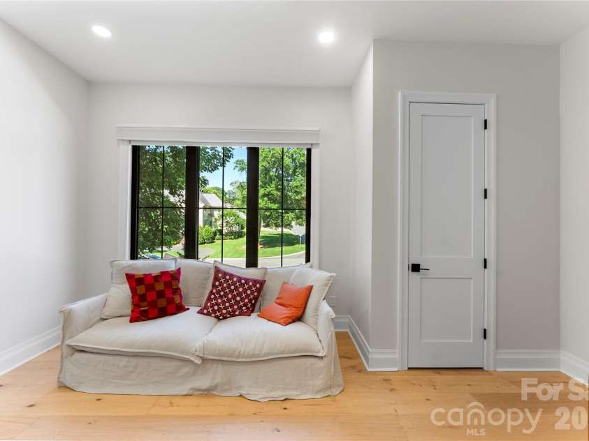 1550 Coventry Road, Charlotte, NC 28211.  MLS# CAR4406739, YatesRealty ID 31753. 