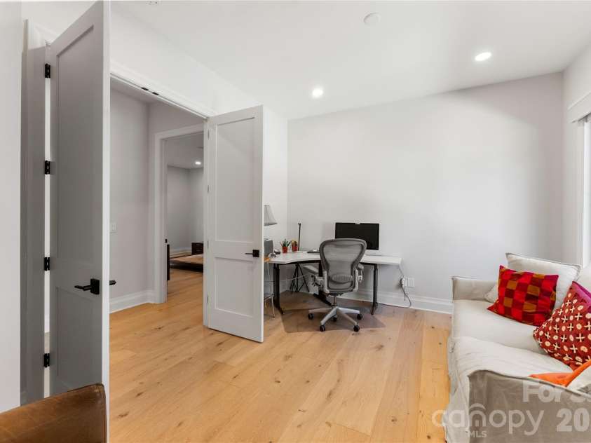 1550 Coventry Road, Charlotte, NC 28211.  MLS# CAR4406739, YatesRealty ID 31753. 