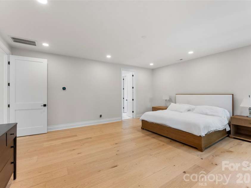 1550 Coventry Road, Charlotte, NC 28211.  MLS# CAR4406739, YatesRealty ID 31753. 