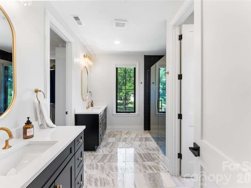 1550 Coventry Road, Charlotte, NC 28211.  MLS# CAR4406739, YatesRealty ID 31753. 