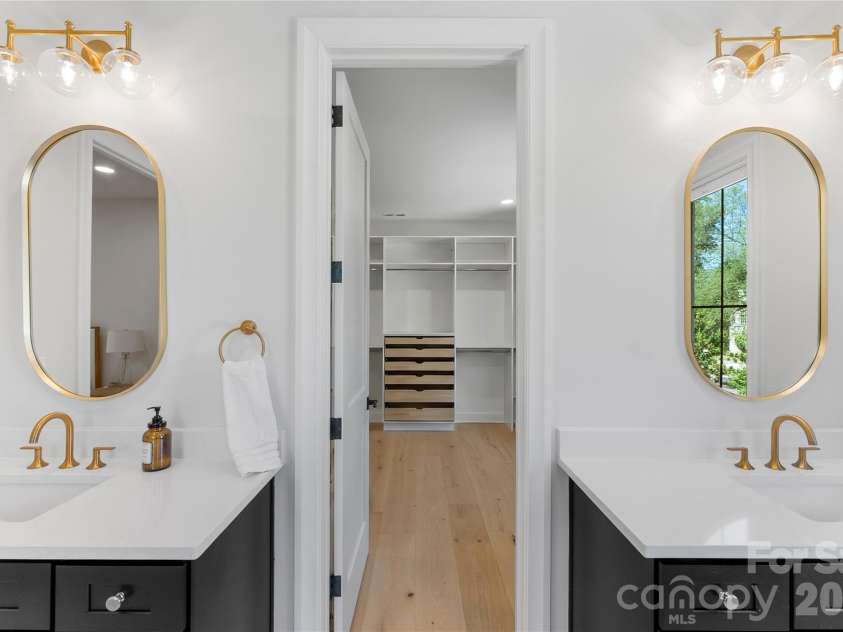 1550 Coventry Road, Charlotte, NC 28211.  MLS# CAR4406739, YatesRealty ID 31753. 