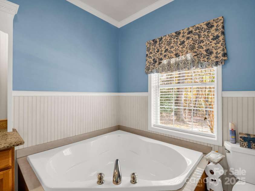 1615 Oak Park Court, Iron Station, NC 28080.  MLS# CAR4317831, YatesRealty ID 31754. Primary garden tub