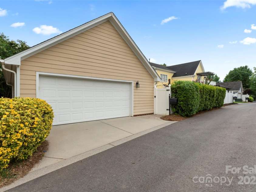 878 Promenade Walk, Fort Mill, SC 29708.  MLS# CAR4281286, YatesRealty ID 31755. 609 square foot detached garage!