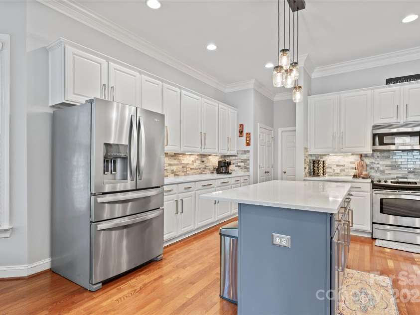 878 Promenade Walk, Fort Mill, SC 29708.  MLS# CAR4281286, YatesRealty ID 31755. All Stainless Steele Appliances