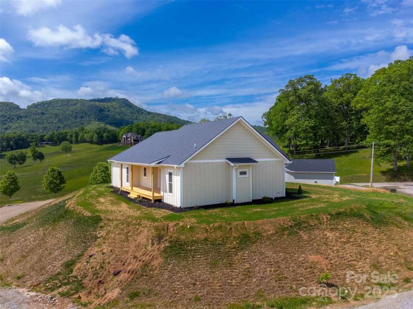 70 Knox Best Street, Clyde, NC 28721.  MLS# CAR4259542, YatesRealty ID 31756. 