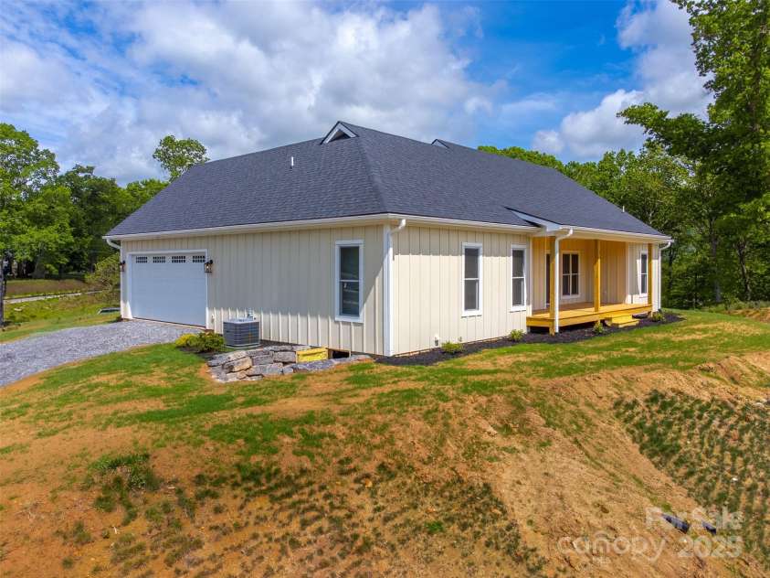 70 Knox Best Street, Clyde, NC 28721.  MLS# CAR4259542, YatesRealty ID 31756. 