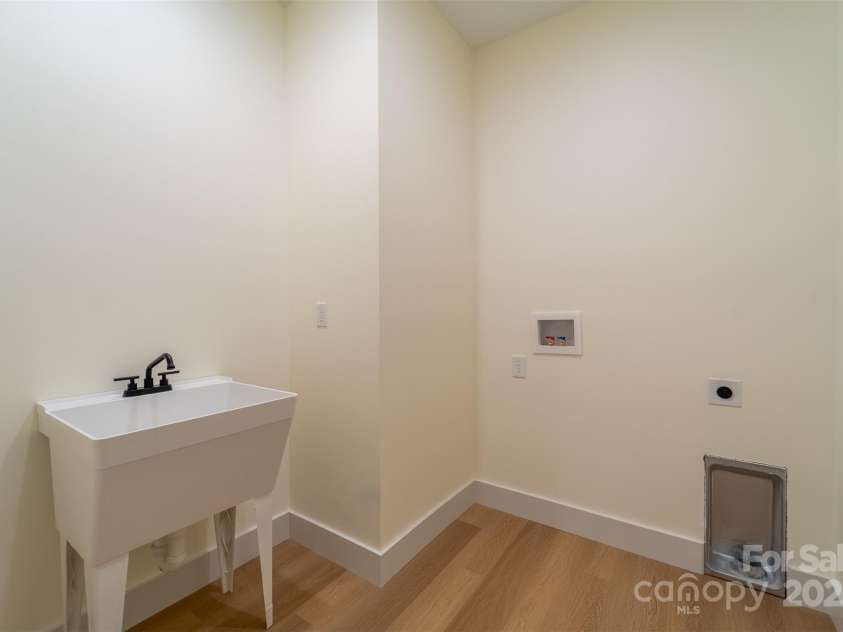 70 Knox Best Street, Clyde, NC 28721.  MLS# CAR4259542, YatesRealty ID 31756. Large Laundry Room