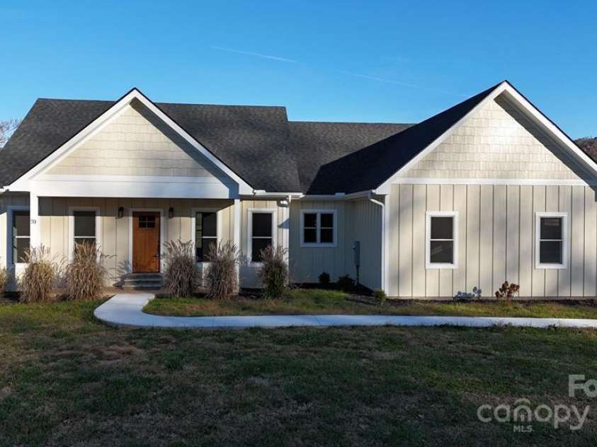 70 Knox Best Street, Clyde, NC 28721.  MLS# CAR4323145, YatesRealty ID 31756. 