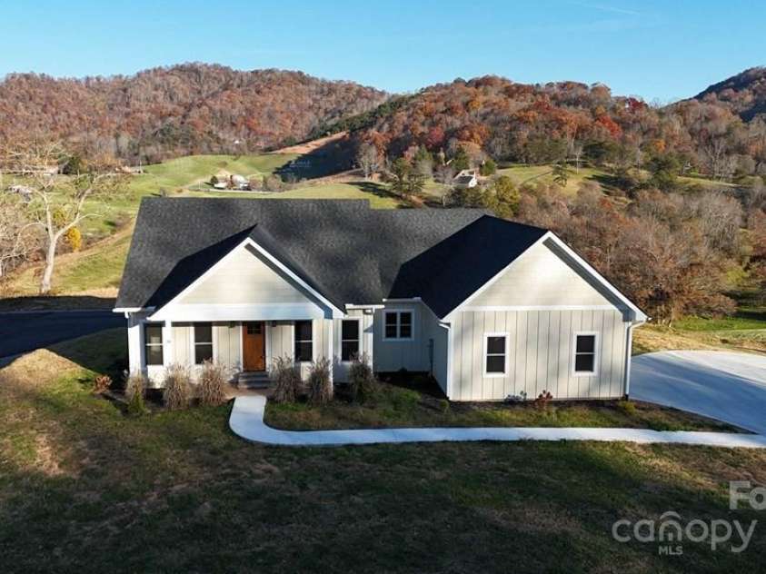 70 Knox Best Street, Clyde, NC 28721.  MLS# CAR4323145, YatesRealty ID 31756. 