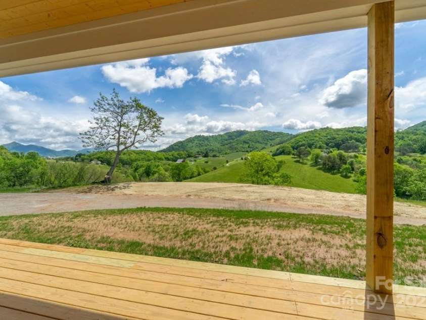 70 Knox Best Street, Clyde, NC 28721.  MLS# CAR4323145, YatesRealty ID 31756. 