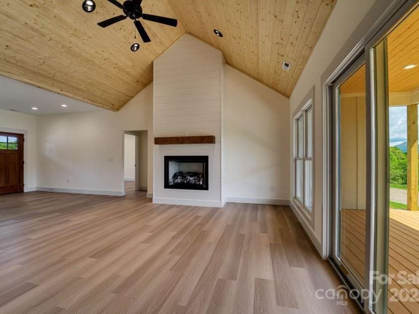 70 Knox Best Street, Clyde, NC 28721.  MLS# CAR4323145, YatesRealty ID 31756. 