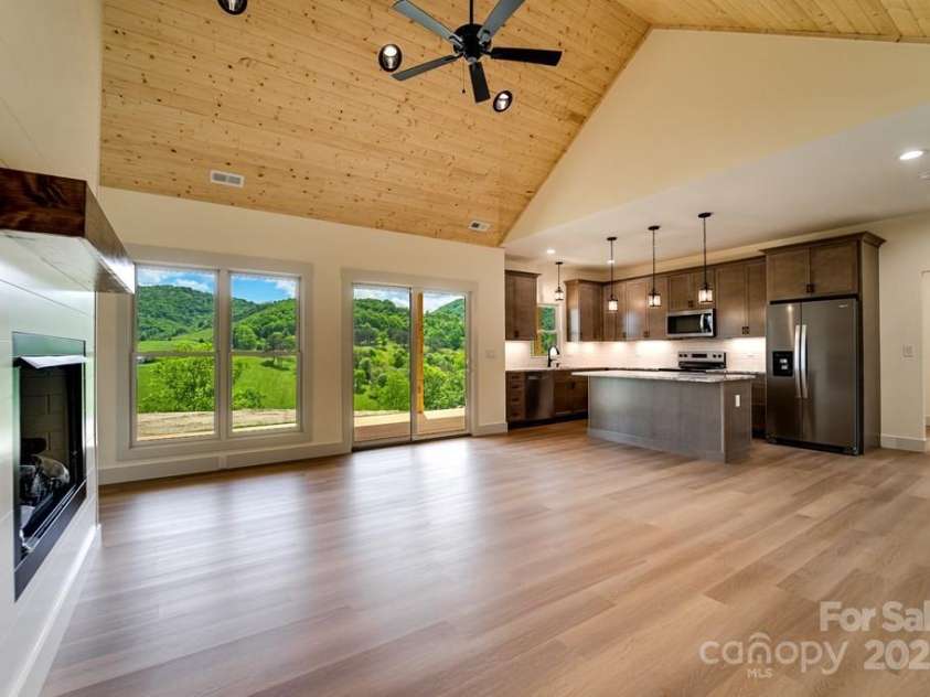 70 Knox Best Street, Clyde, NC 28721.  MLS# CAR4323145, YatesRealty ID 31756. 