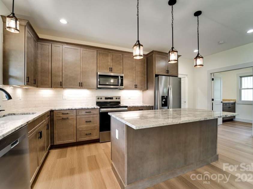 70 Knox Best Street, Clyde, NC 28721.  MLS# CAR4323145, YatesRealty ID 31756. 