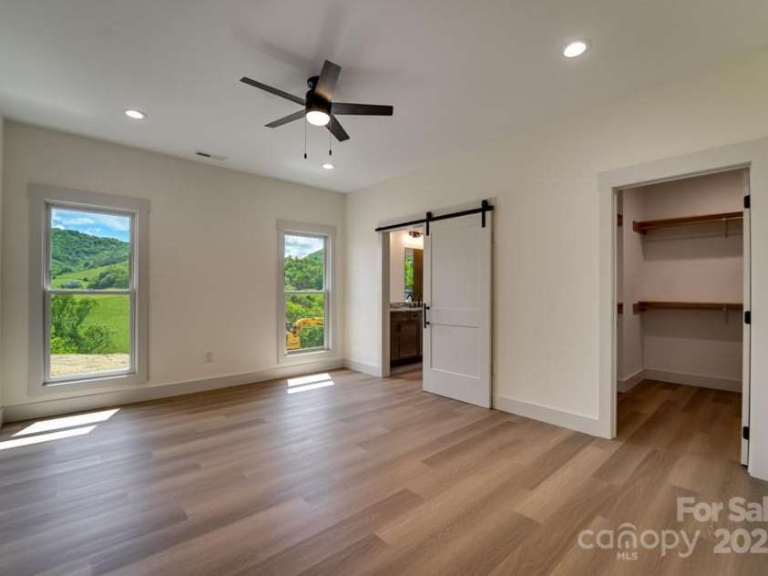 70 Knox Best Street, Clyde, NC 28721.  MLS# CAR4323145, YatesRealty ID 31756. 