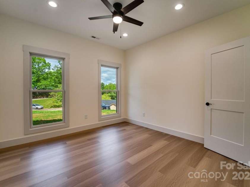 70 Knox Best Street, Clyde, NC 28721.  MLS# CAR4323145, YatesRealty ID 31756. 