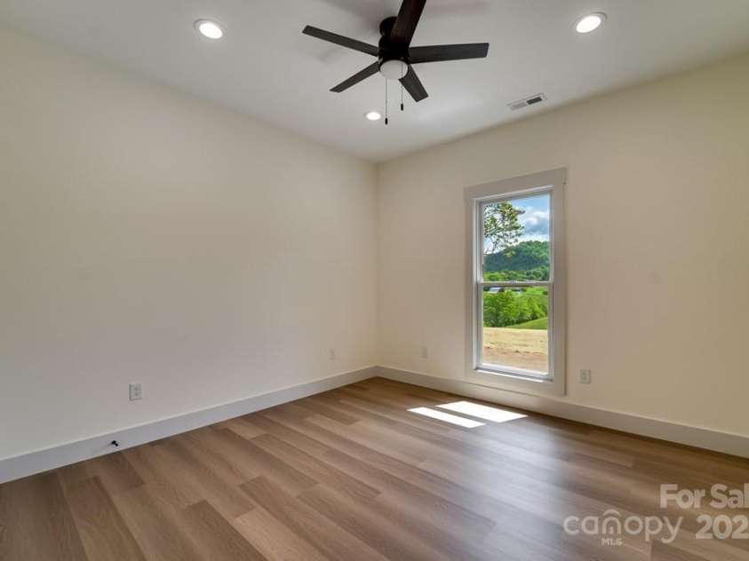 70 Knox Best Street, Clyde, NC 28721.  MLS# CAR4323145, YatesRealty ID 31756. 