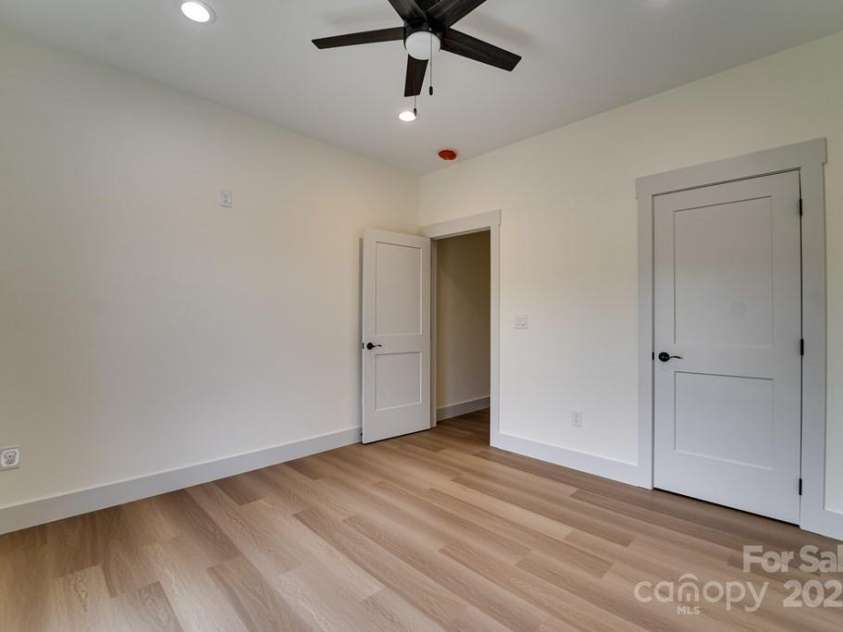 70 Knox Best Street, Clyde, NC 28721.  MLS# CAR4323145, YatesRealty ID 31756. 