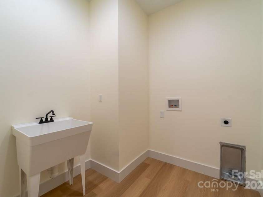 70 Knox Best Street, Clyde, NC 28721.  MLS# CAR4323145, YatesRealty ID 31756. 