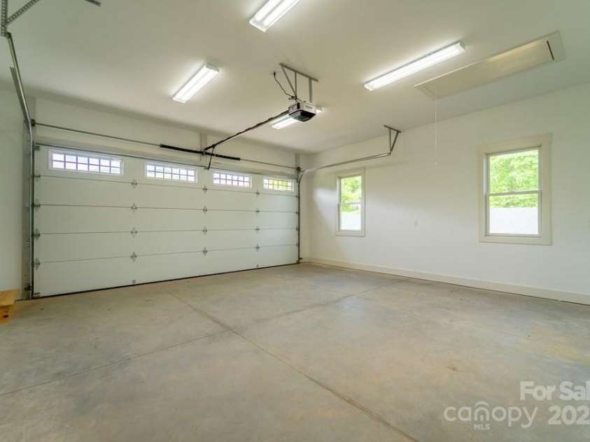 70 Knox Best Street, Clyde, NC 28721.  MLS# CAR4323145, YatesRealty ID 31756. 