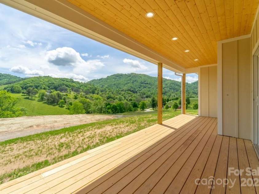 70 Knox Best Street, Clyde, NC 28721.  MLS# CAR4323145, YatesRealty ID 31756. 