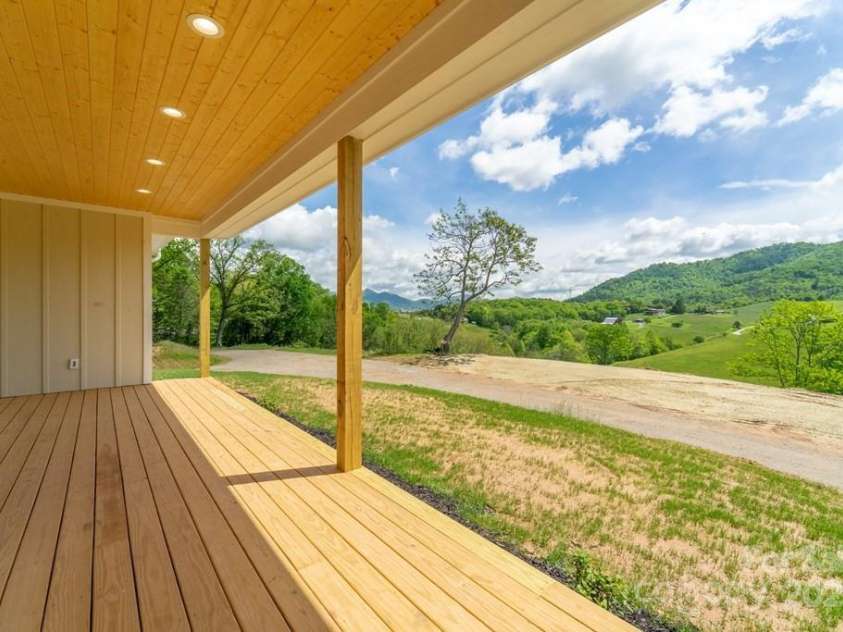 70 Knox Best Street, Clyde, NC 28721.  MLS# CAR4323145, YatesRealty ID 31756. 