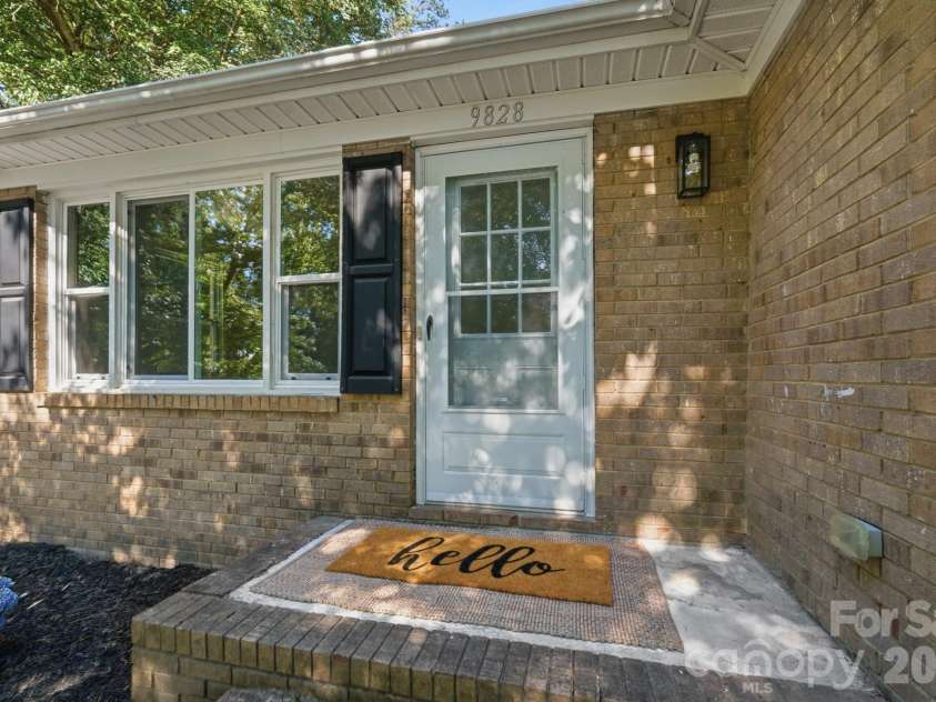9828 Starwood Drive, Charlotte, NC 28215.  MLS# CAR4392082, YatesRealty ID 31756. 