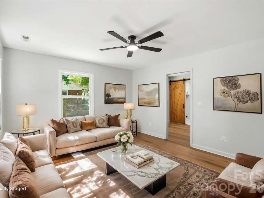 9828 Starwood Drive, Charlotte, NC 28215.  MLS# CAR4392082, YatesRealty ID 31756. 