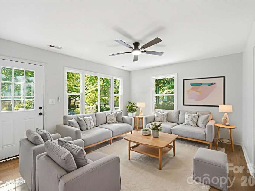 9828 Starwood Drive, Charlotte, NC 28215.  MLS# CAR4392082, YatesRealty ID 31756. 