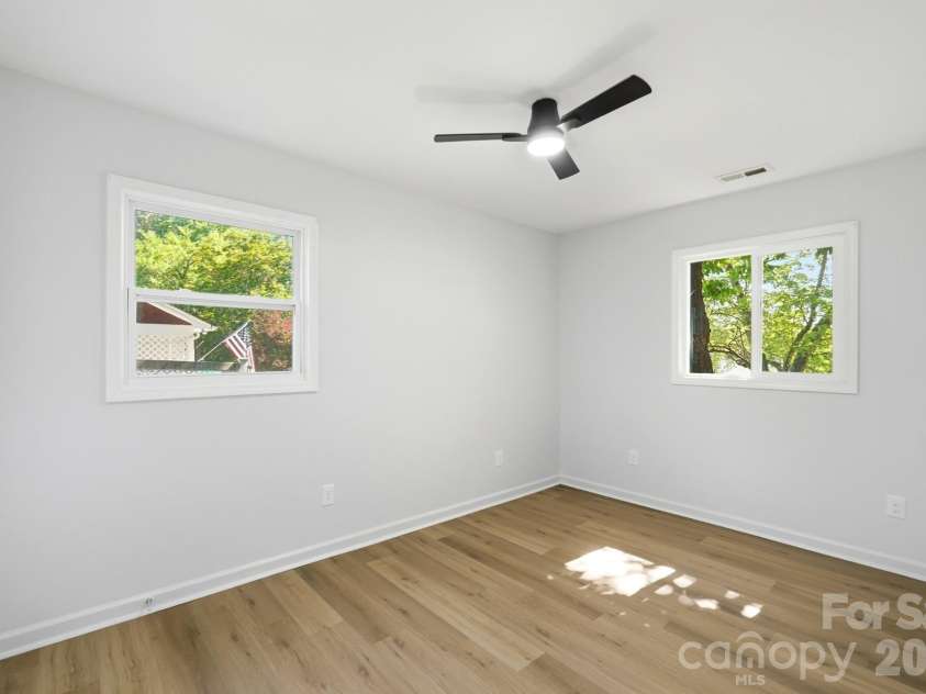 9828 Starwood Drive, Charlotte, NC 28215.  MLS# CAR4392082, YatesRealty ID 31756. 