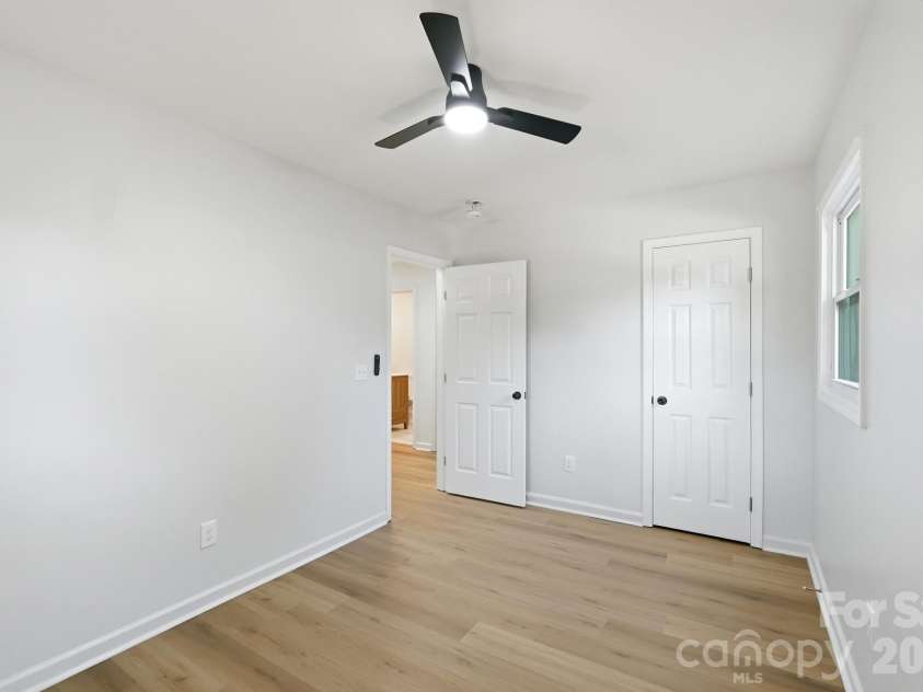 9828 Starwood Drive, Charlotte, NC 28215.  MLS# CAR4392082, YatesRealty ID 31756. 