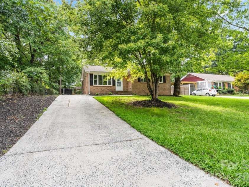 9828 Starwood Drive, Charlotte, NC 28215.  MLS# CAR4418077, YatesRealty ID 31756. 