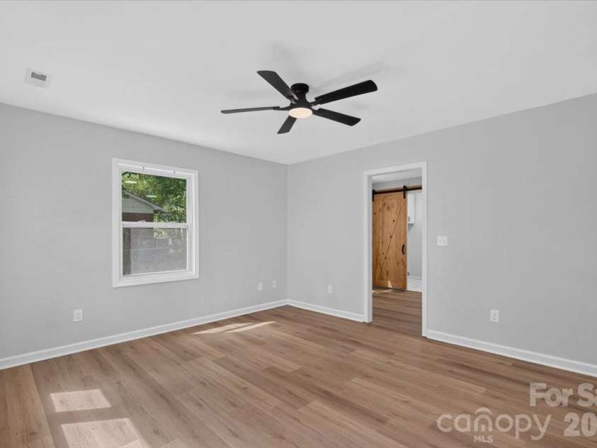 9828 Starwood Drive, Charlotte, NC 28215.  MLS# CAR4418077, YatesRealty ID 31756. 